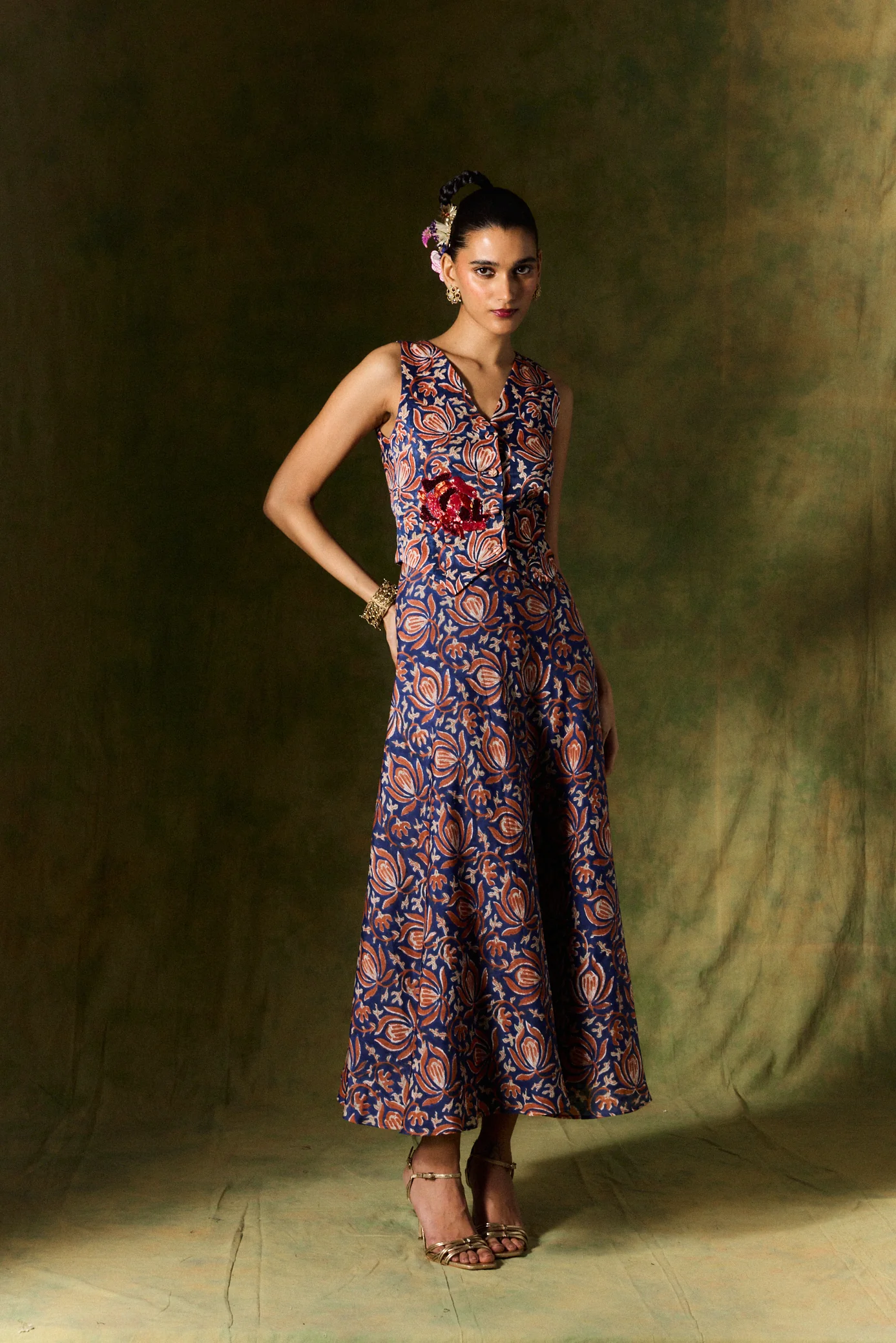 Inaaya Silk Waistcoat - Image 4