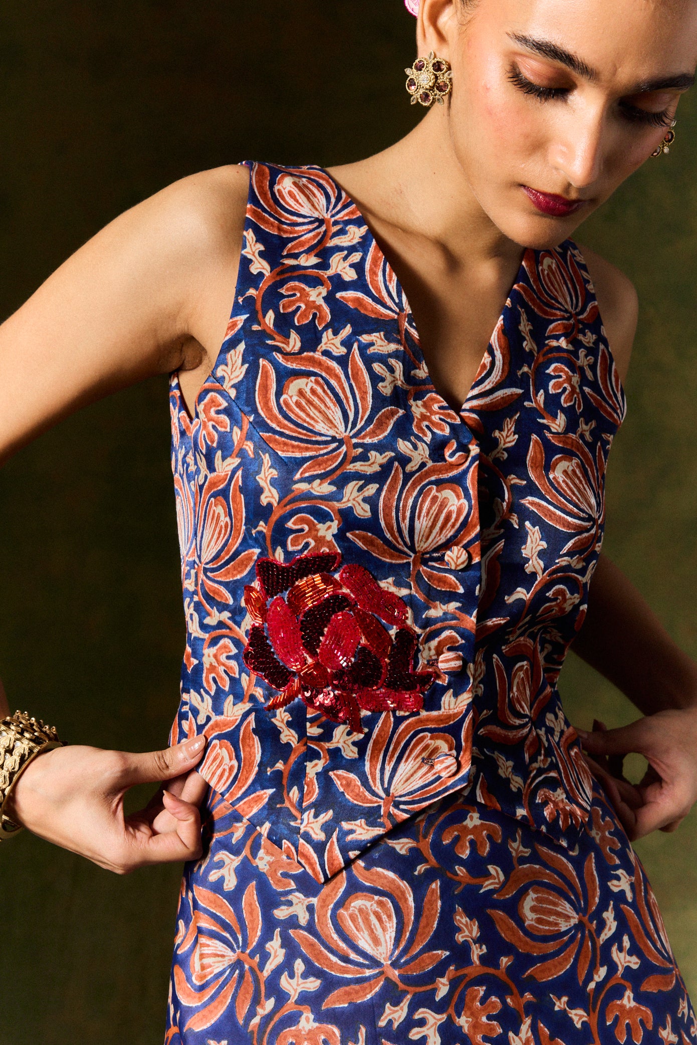 Inaaya Silk Waistcoat - Image 5