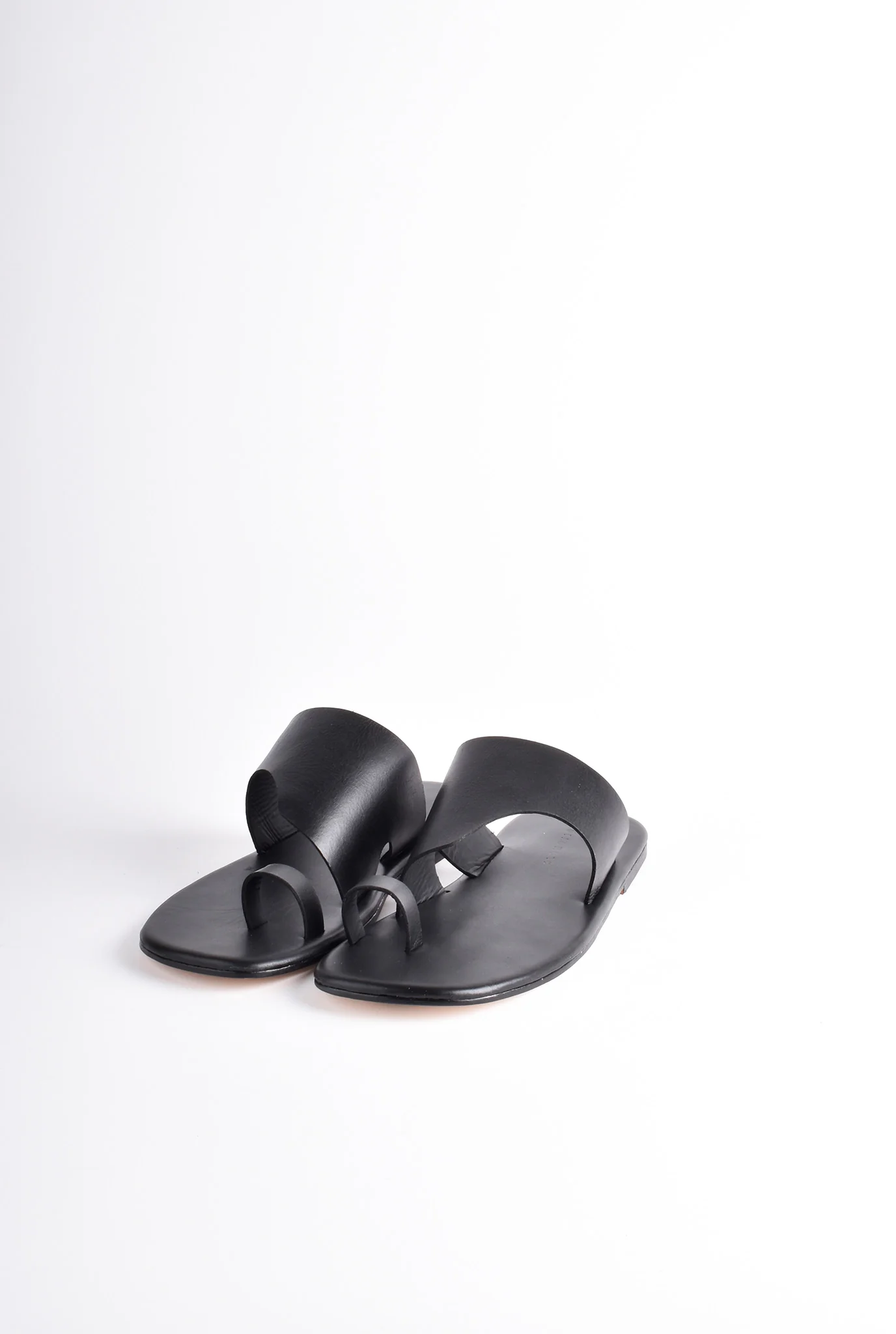 Monochrome open toe chappals - Image 2