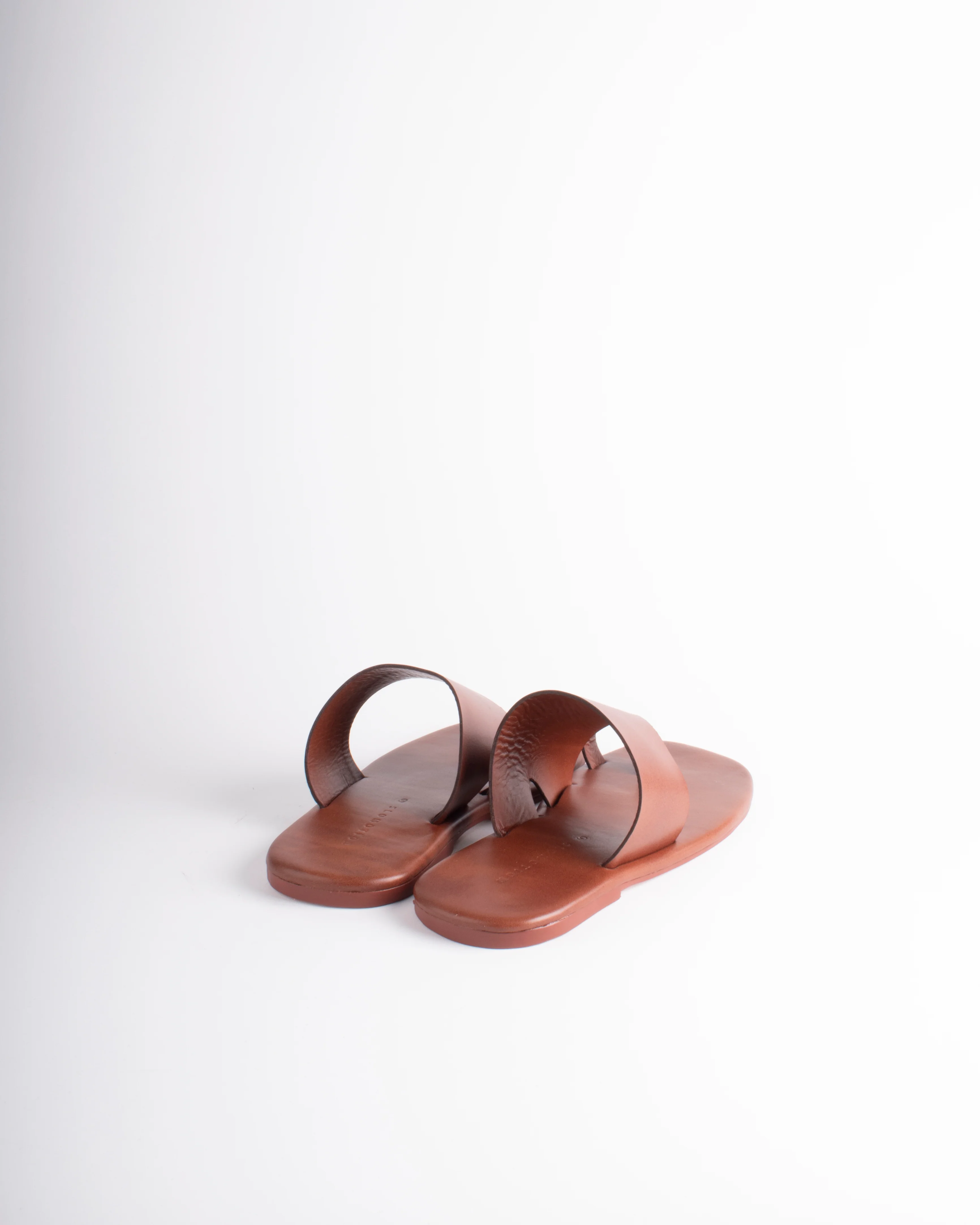 Monochrome open toe chappals - Image 6