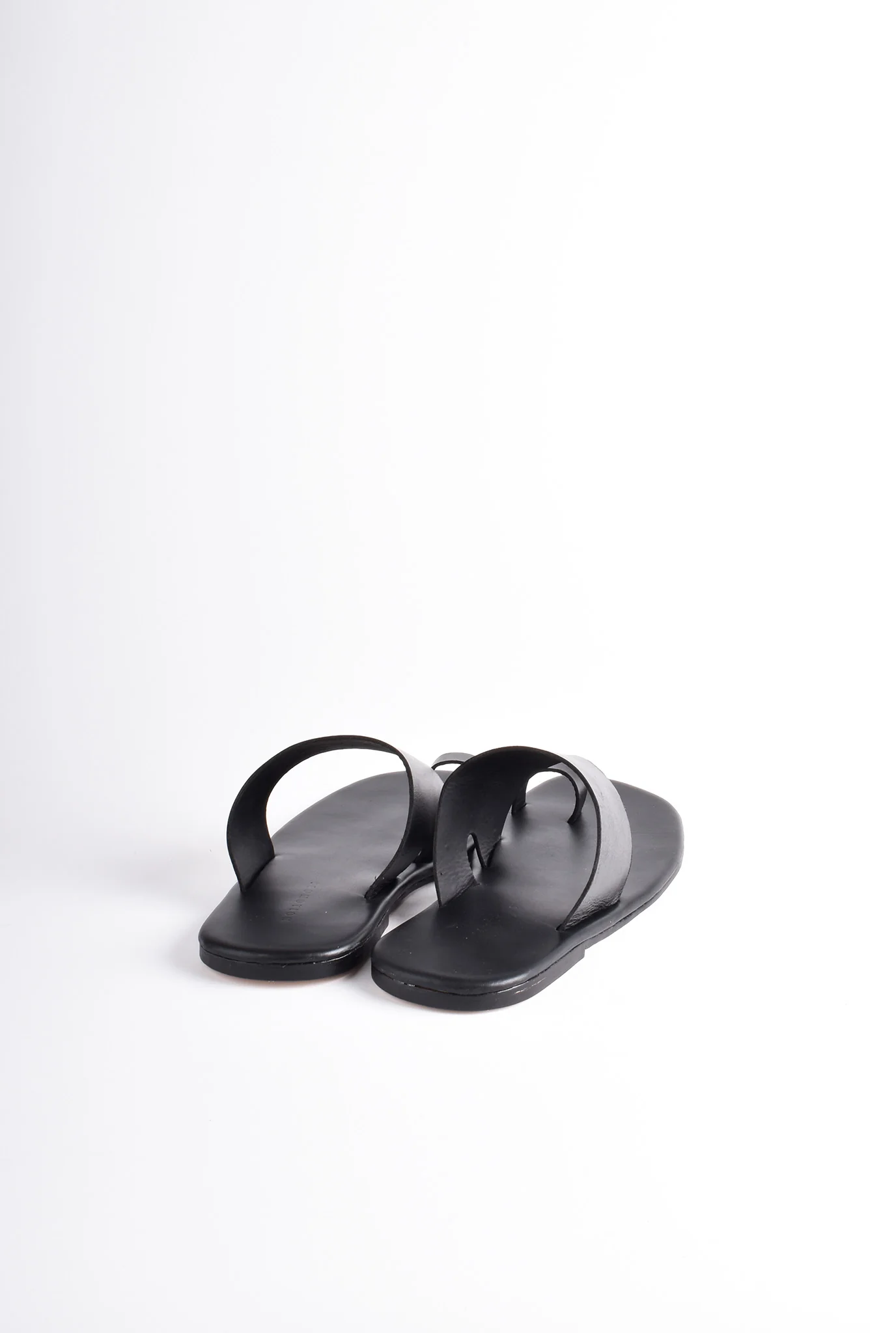 Monochrome open toe chappals - Image 8