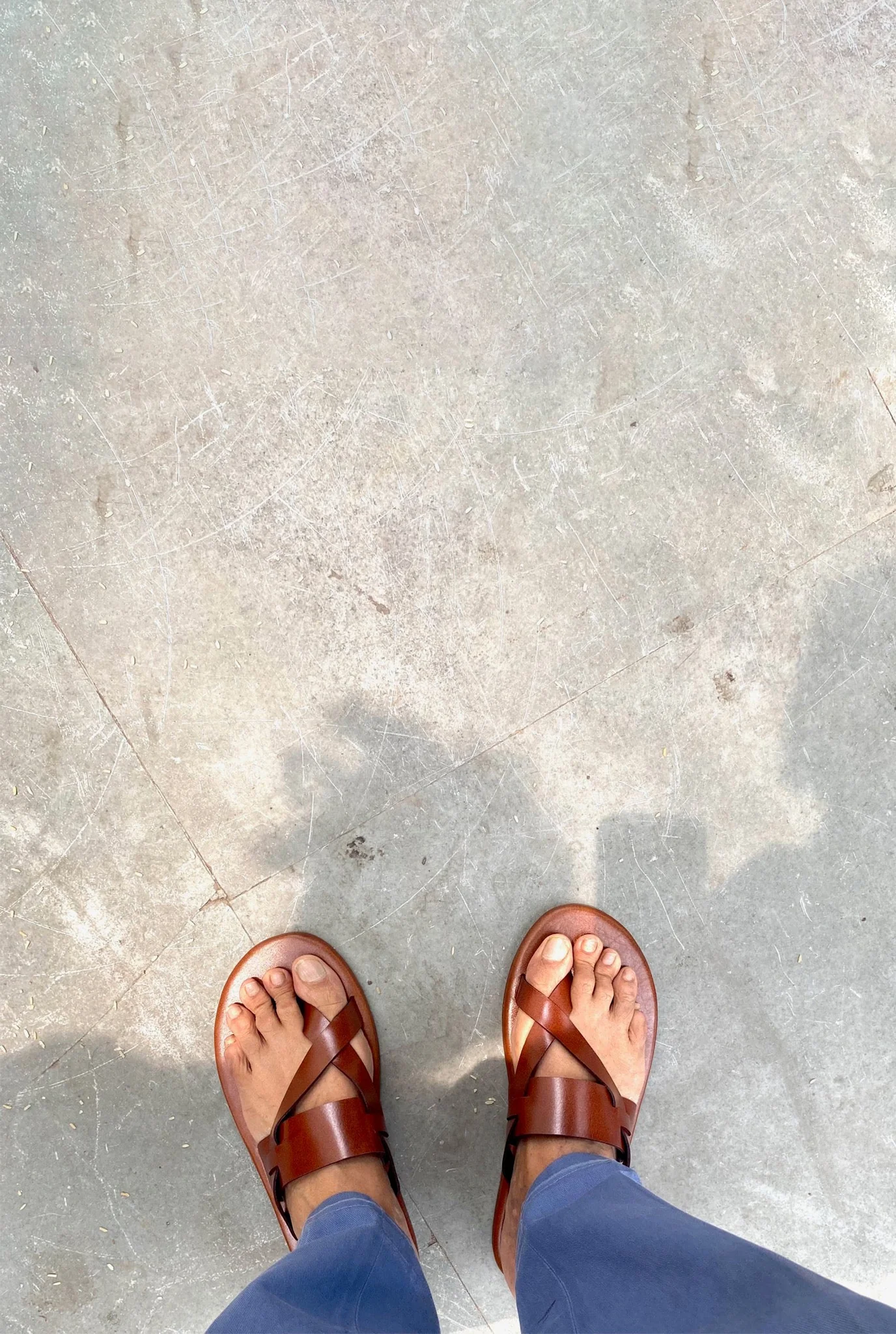 V-Strap chappals - Image 5